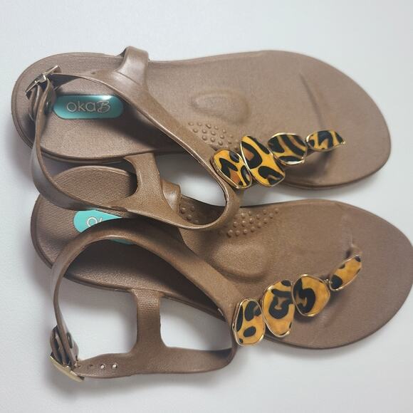 OkaB Sandals 6 Ankle Strap Flat Brown Leopard Button Animal  Summer Beachy Vacay - Picture 12 of 14